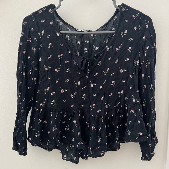 Hollister V-neck Shirt - Picture 1 of 3